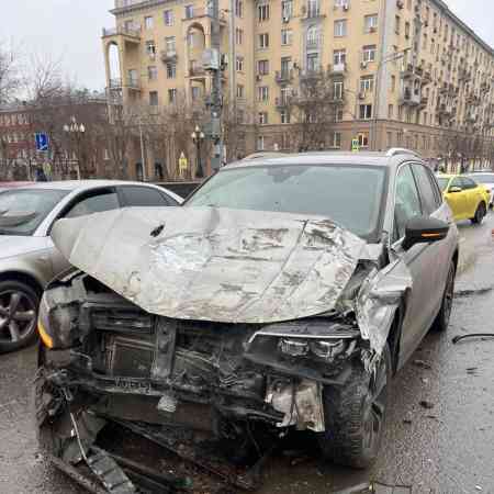 Аварийные автомобили Volkswagen Tiguan, 2020, 2.0, полный привод выкупили за 1750000